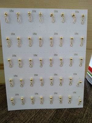 Brinco de ouro 18k infantil bolinha e detalhes
