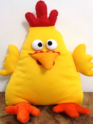Pintinho amarelo boneco ou almofadinha de malha 27 x 32 cm