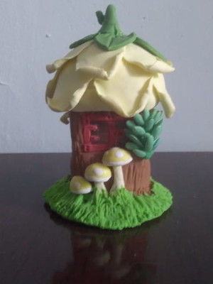 Baleiro casinha na árvore