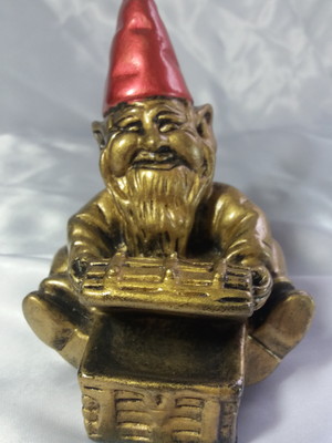 Gnomo bau dourado