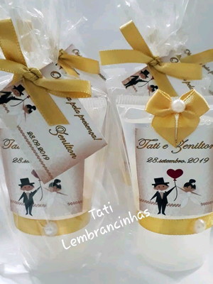 Lembrancinhas casamento dourado bisnagas com álcool em gel