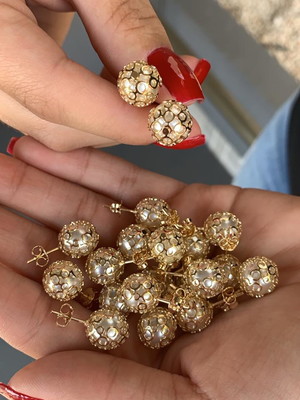 Brinco pérola trabalhada em banho de ouro