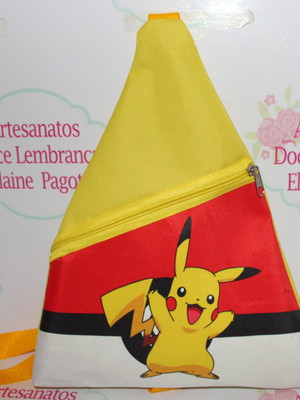Mochila transversal triangular pokemon