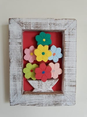 Quadro com vaso de flores em madeira