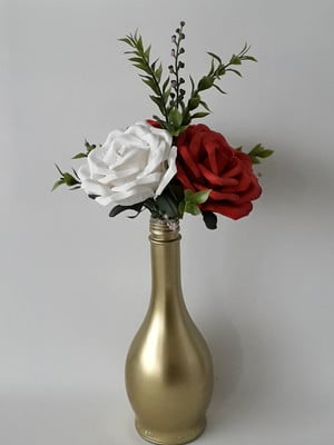 Arranjo com flores artificiais