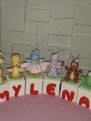 Cubos com nome "galinha pintadinha"