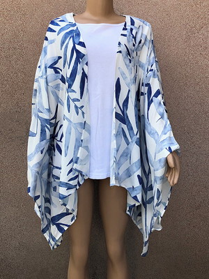 Colete maria com estampa floral em azul e branco