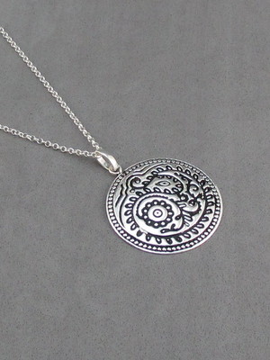 Gargantilha de prata mandala