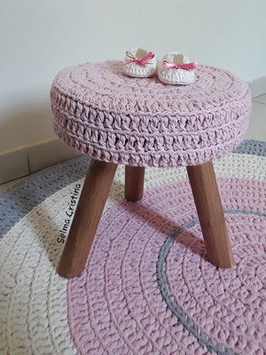 Mini puff com capa em croche