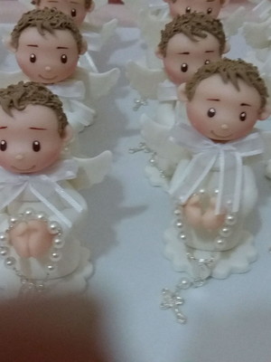 Lembrancinhas anjinhos fofinhos com base e terço