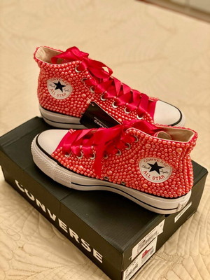 Tênis all star customizado com pérolas