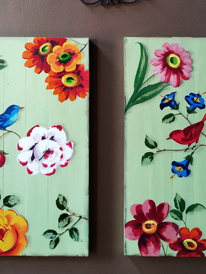 Par de quadros de madeira de pássaros e flores pintados amão