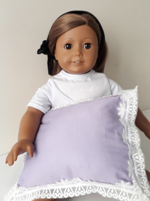 Almofada lilás com renda