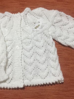 Casaquinho de tricô para bebê
