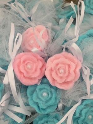 Rosas com pérola lembrancinha corporativa noivado casamento