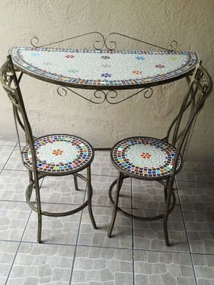 Mesa meia lua com cadeiras