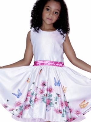 Vestido floral infantil para casamento