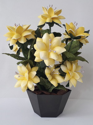 Arranjo com flores artificiais