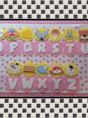Alfabeto de parede com bolsinhos