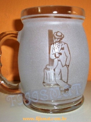 Caneca de chopp ou cerveja personalizada com jato de areia