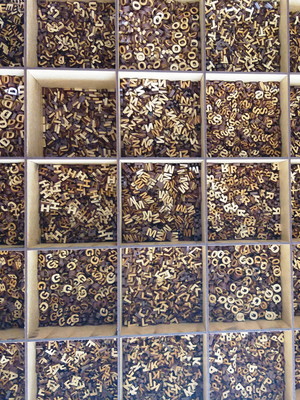 300 letras em mdf com 1 cm de altura