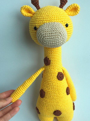 Girafa em amigurumi