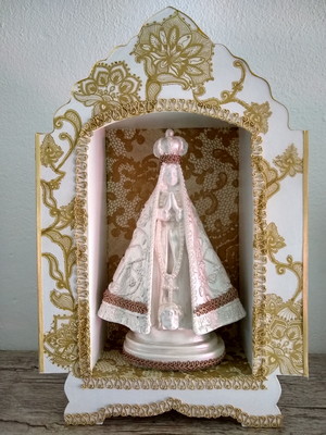 Oratório nossa senhora aparecida dourada com renda aguipir