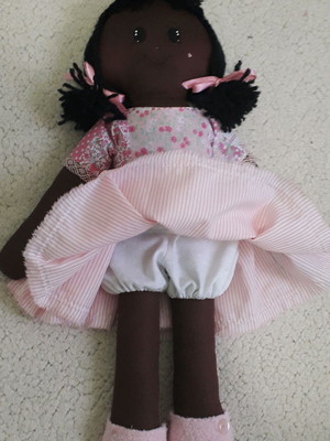 Boneca de pano negra