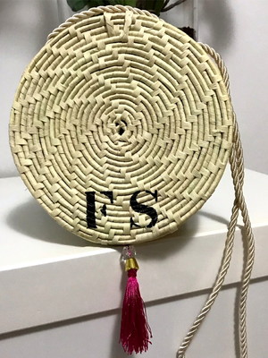 Bolsa de palha redonda com tassel e alça em cordão