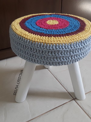 Mini puff com capa em croche 4 pés