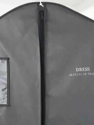Capa para ternos e vestidos personalizadas
