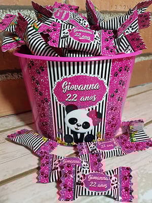Balde com 100 balas panda rosa