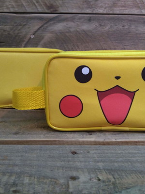 Estojo retangular (lona) pokemon: pikachu
