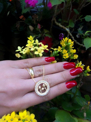 Colar mandala pequena de filhos - dois meninos