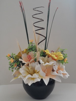 Arranjo com flores artificiais