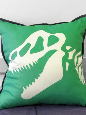 Capa de almofada dinossauro sarja verde e borda jeans 45x45