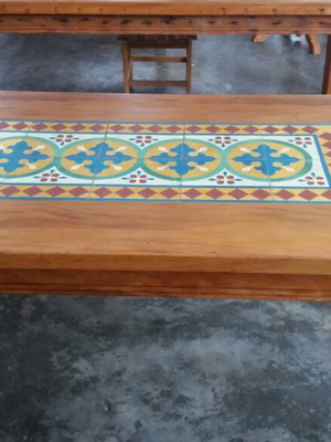 Mesa 1.70x0.80m com ladrilhos