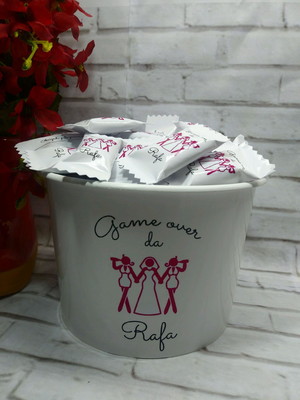 Balde com 100 balas personalizadas - despedida de solteiro