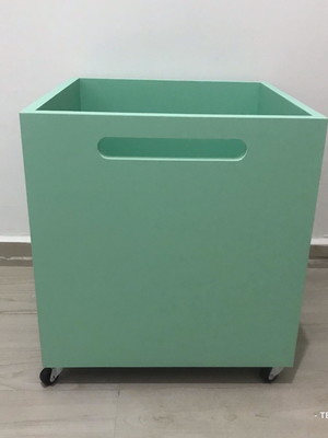 Caixa organizadora de brinquedos verde água