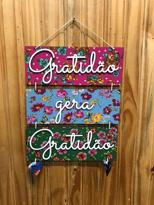 Placa decorativa em mdf "gratidão gera gratidão"