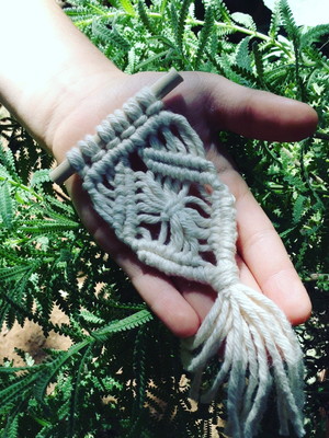 Mini tapiz macrame para lembrancinhas
