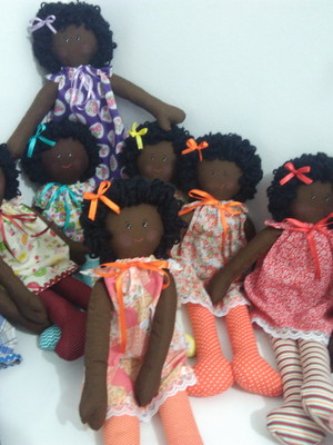 Boneca de pano negra