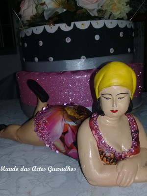 Pin up gordinha grande deitada