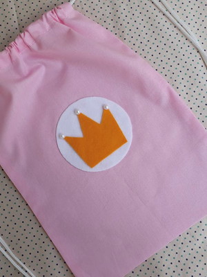 Lembrancinha mochilinha de tecido princesas coroa reinado