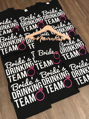 Camiseta bride's drinking team