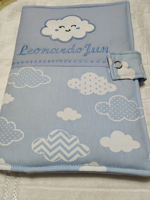 Porta carteira de vacinação nuvem azul