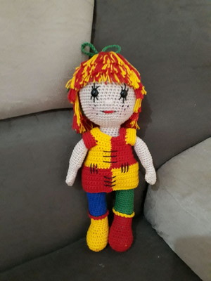 Boneca amigurumi emília