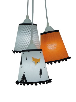 Lustre pendente raposinha tecidos branco, laranja e pompons