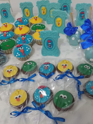 Kit de doces para decoração de mesa galinha pintadinha