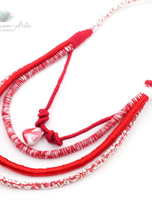 Colar diferente vermelho